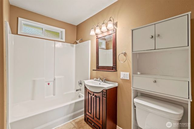 2132 Washington Way, Longview, WA 98632