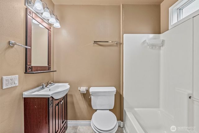 2132 Washington Way, Longview, WA 98632