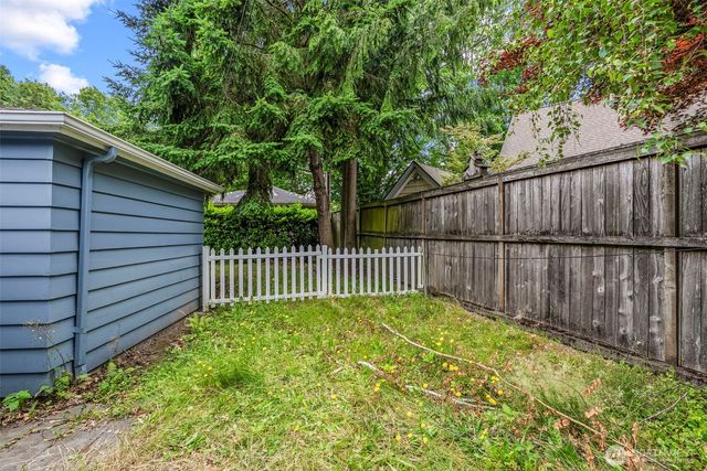 2132 Washington Way, Longview, WA 98632