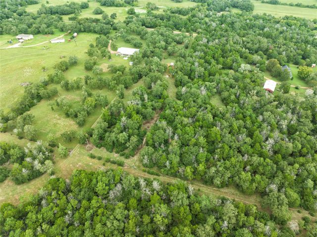 4744 Freyburg Hall RD, Schulenburg, TX 78956