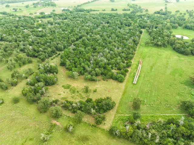 4744 Freyburg Hall RD, Schulenburg, TX 78956