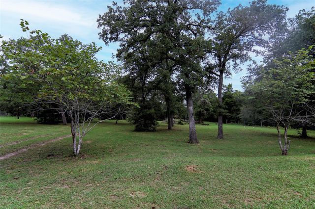 4744 Freyburg Hall RD, Schulenburg, TX 78956