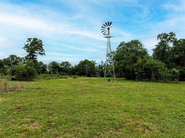 4744 Freyburg Hall RD, Schulenburg, TX 78956