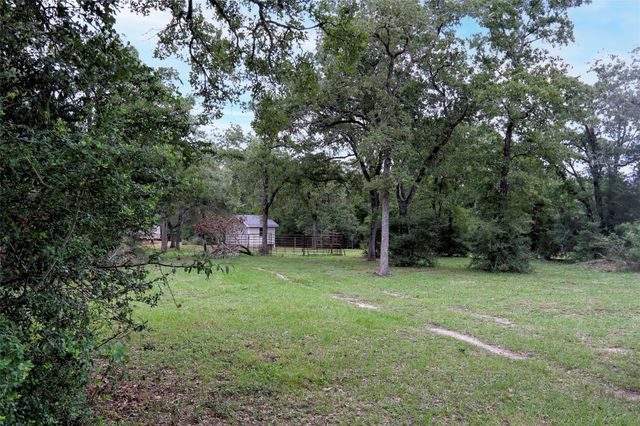 4744 Freyburg Hall RD, Schulenburg, TX 78956