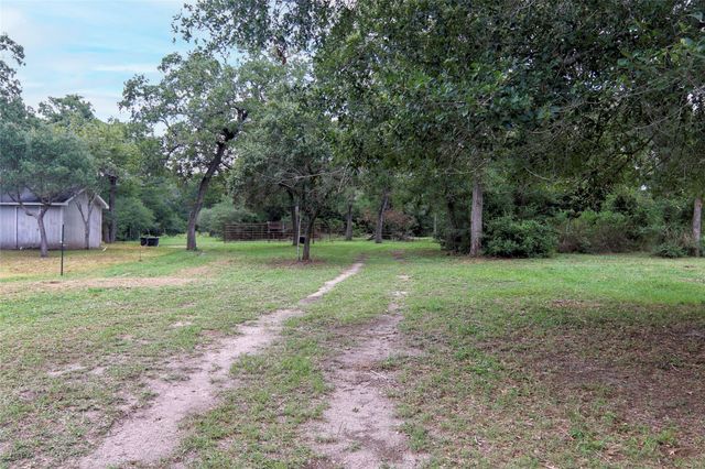 4744 Freyburg Hall RD, Schulenburg, TX 78956