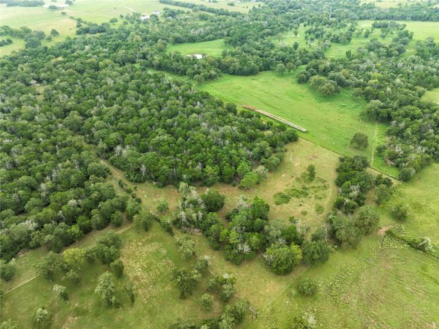 4744 Freyburg Hall RD, Schulenburg, TX 78956