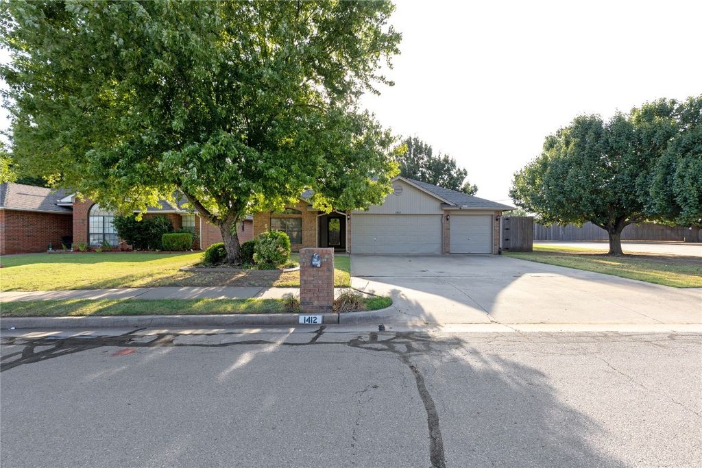 1412 Victoria Place, Edmond, OK 73003