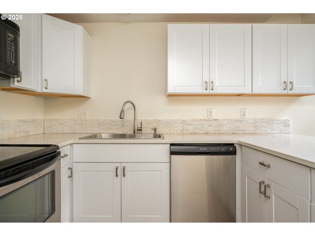 4684 Sw COMUS Pl 1-G, Portland, OR 97219