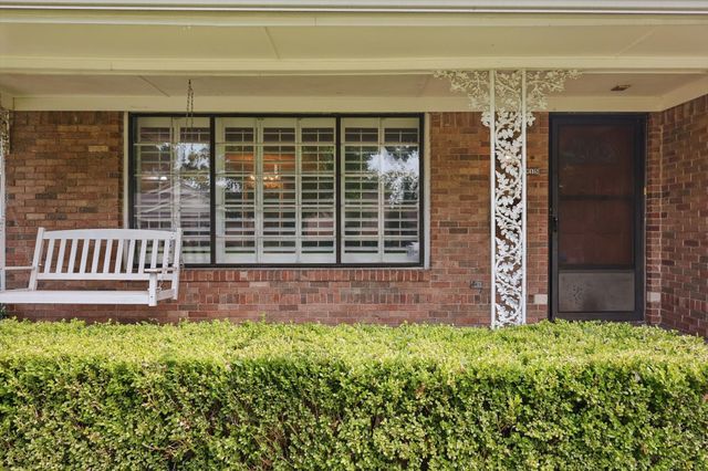 2915 Touraine Drive, Dallas, TX 75211