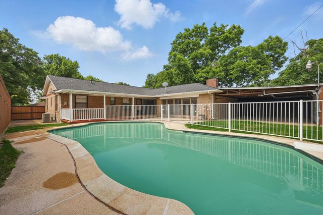 2915 Touraine Drive, Dallas, TX 75211