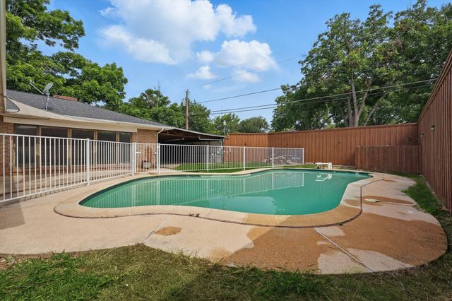 2915 Touraine Drive, Dallas, TX 75211