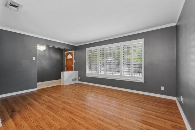 2915 Touraine Drive, Dallas, TX 75211