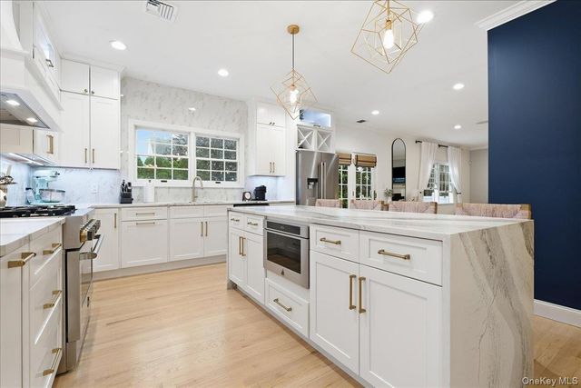 151 Monroe Street, Massapequa Park, NY 11762