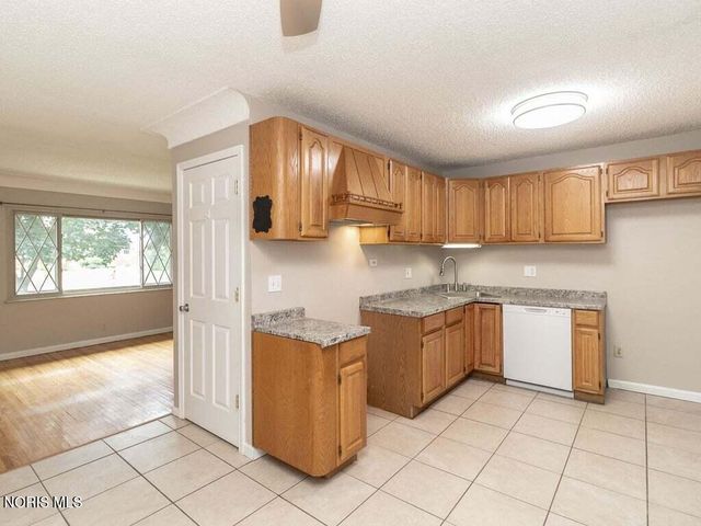 2917 Shoreland Avenue, Toledo, OH 43611