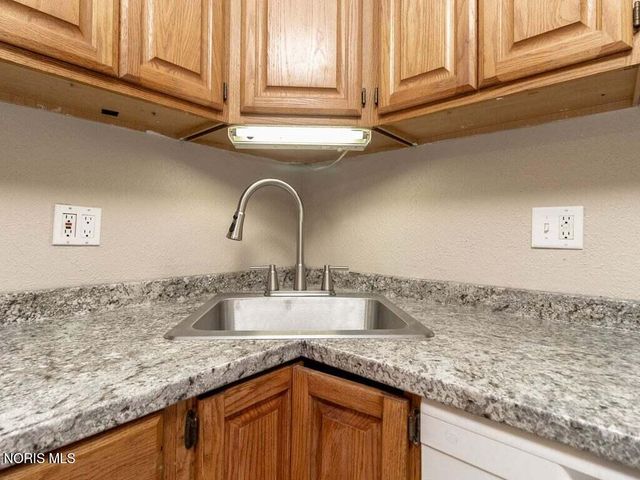 2917 Shoreland Avenue, Toledo, OH 43611