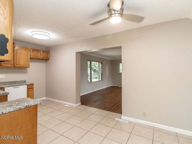 2917 Shoreland Avenue, Toledo, OH 43611