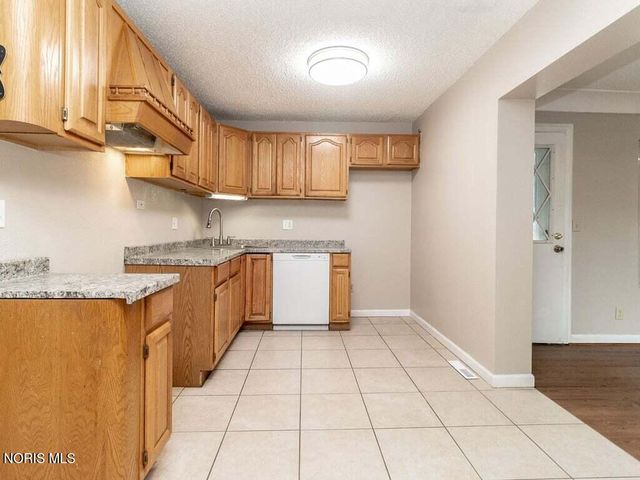 2917 Shoreland Avenue, Toledo, OH 43611