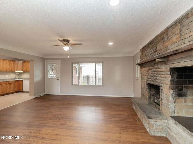 2917 Shoreland Avenue, Toledo, OH 43611