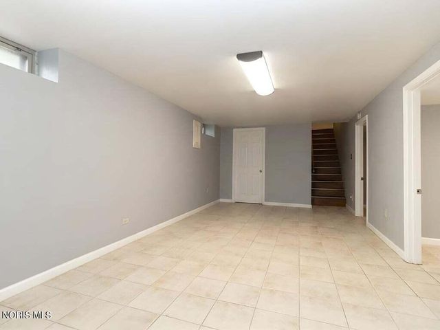 2917 Shoreland Avenue, Toledo, OH 43611