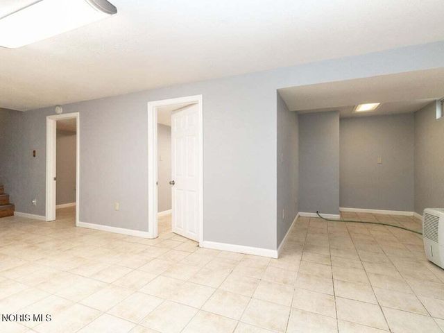 2917 Shoreland Avenue, Toledo, OH 43611