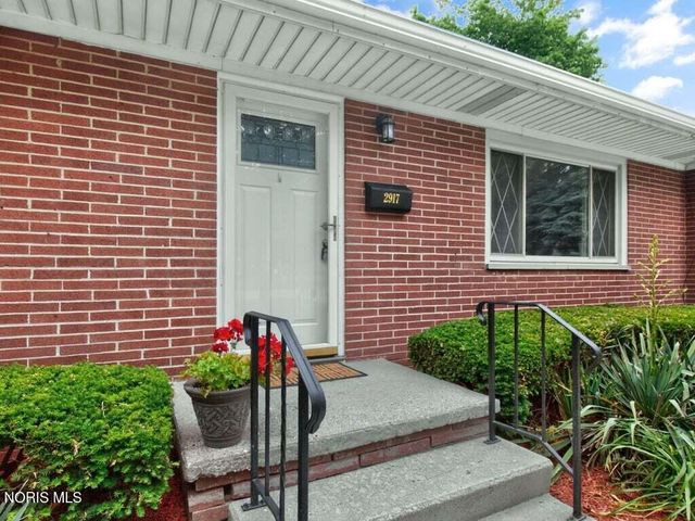 2917 Shoreland Avenue, Toledo, OH 43611