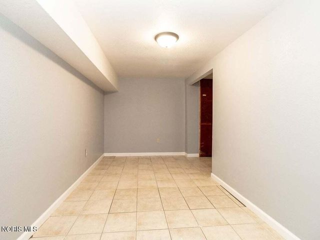 2917 Shoreland Avenue, Toledo, OH 43611