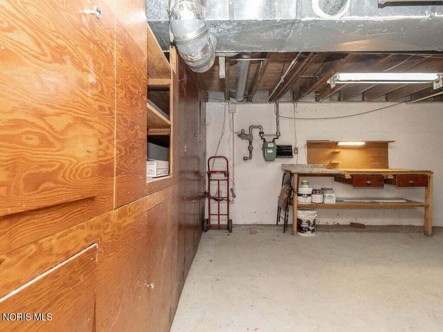 2917 Shoreland Avenue, Toledo, OH 43611