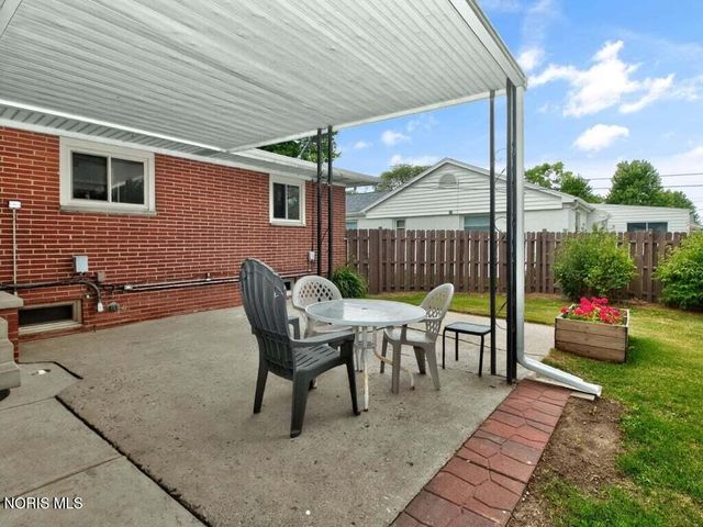 2917 Shoreland Avenue, Toledo, OH 43611