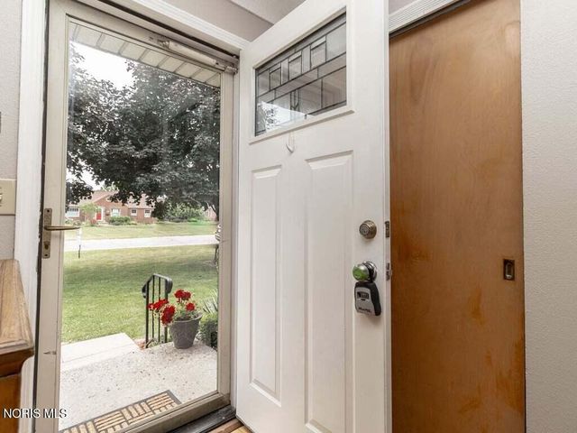 2917 Shoreland Avenue, Toledo, OH 43611