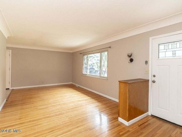 2917 Shoreland Avenue, Toledo, OH 43611