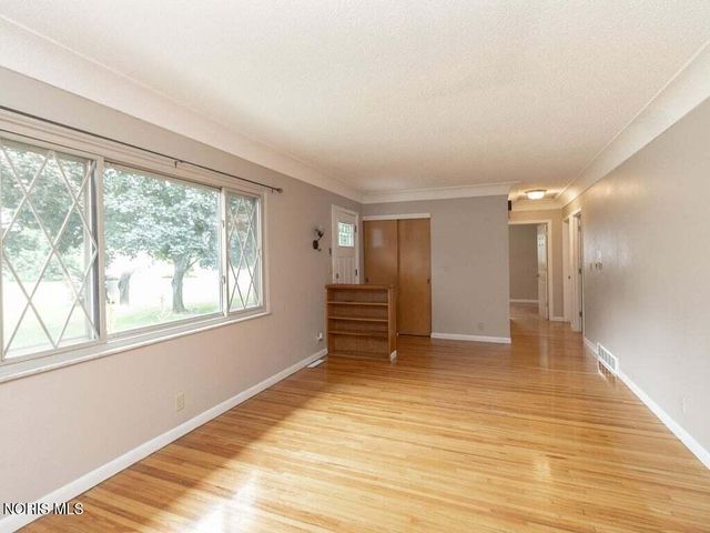 2917 Shoreland Avenue, Toledo, OH 43611