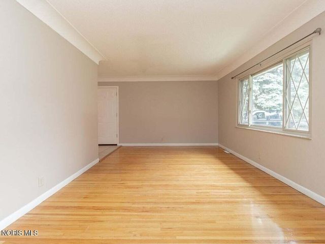 2917 Shoreland Avenue, Toledo, OH 43611