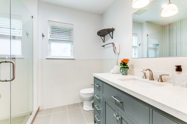 6221 Berryhill Street, Dallas, TX 75231