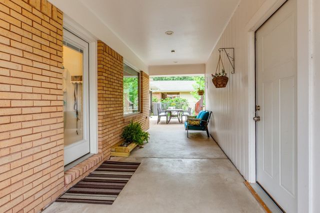 6221 Berryhill Street, Dallas, TX 75231