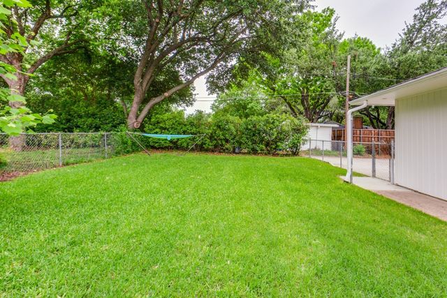 6221 Berryhill Street, Dallas, TX 75231