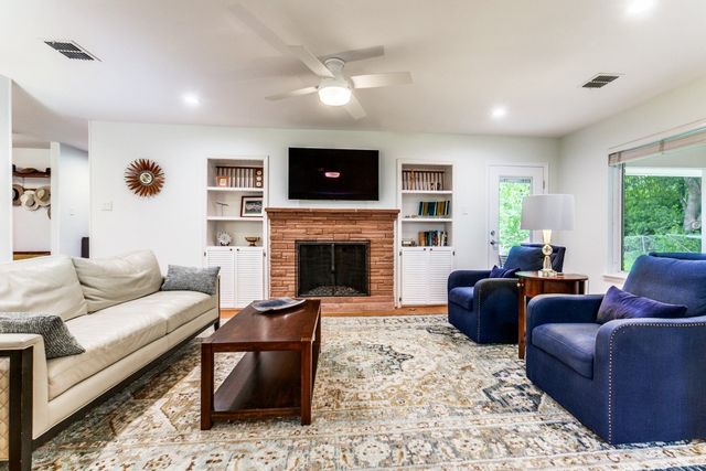 6221 Berryhill Street, Dallas, TX 75231