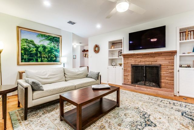 6221 Berryhill Street, Dallas, TX 75231