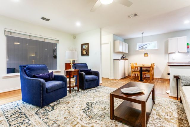 6221 Berryhill Street, Dallas, TX 75231