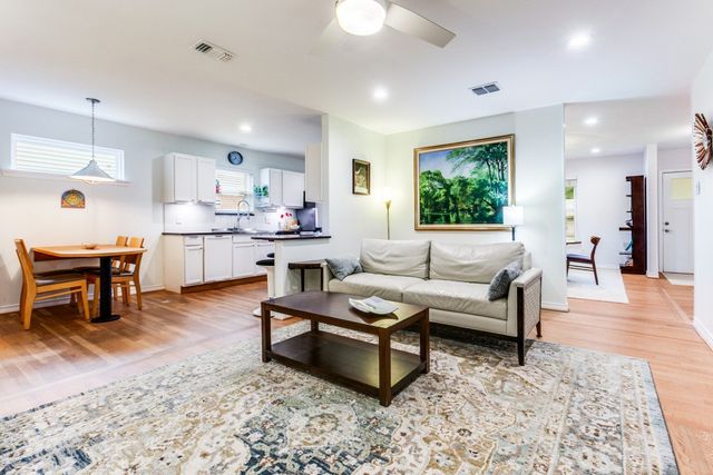 6221 Berryhill Street, Dallas, TX 75231