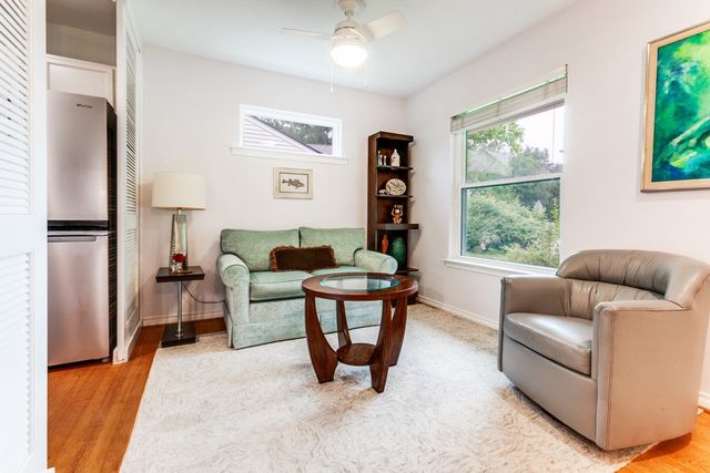 6221 Berryhill Street, Dallas, TX 75231