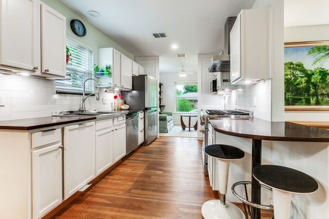 6221 Berryhill Street, Dallas, TX 75231
