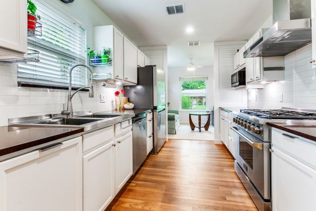 6221 Berryhill Street, Dallas, TX 75231