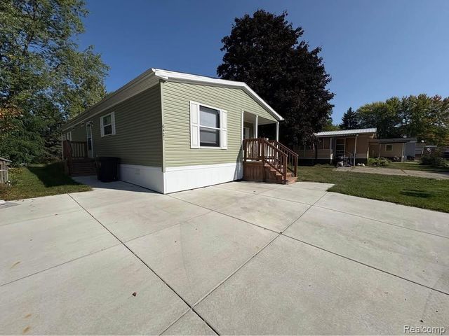 6421 Breezeway Drive, Brighton, MI 48114