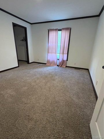 6421 Breezeway Drive, Brighton, MI 48114