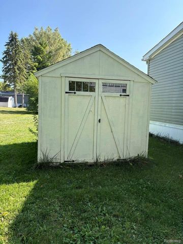 6421 Breezeway Drive, Brighton, MI 48114