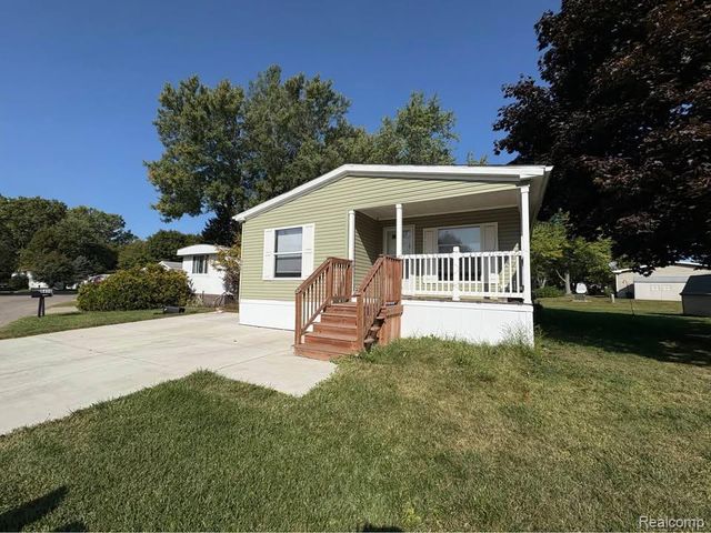 6421 Breezeway Drive, Brighton, MI 48114