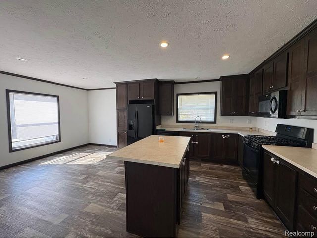 6421 Breezeway Drive, Brighton, MI 48114