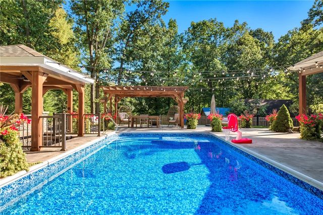 2489 Maria Lane, Hermitage, PA 16148