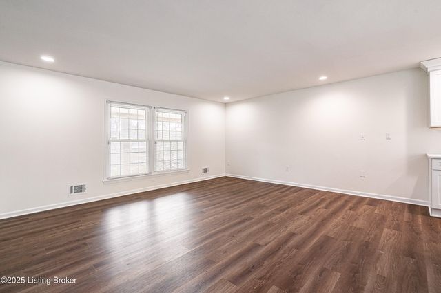 3801 Iron Horse Way, Louisville, KY 40272