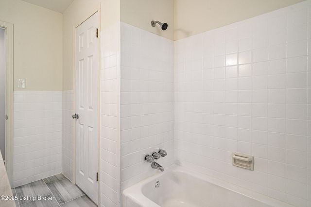 3801 Iron Horse Way, Louisville, KY 40272